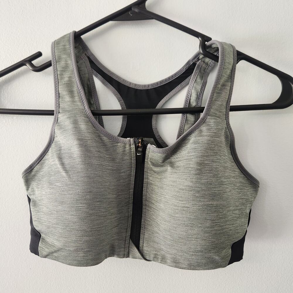 3/$20 Nike Sports Bra Front closure Zip Size Small